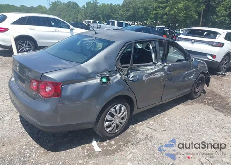 2010 Volkswagen Jetta S z USA, uszkodzony, nr VIN 3VWJX7AJ3AM018276